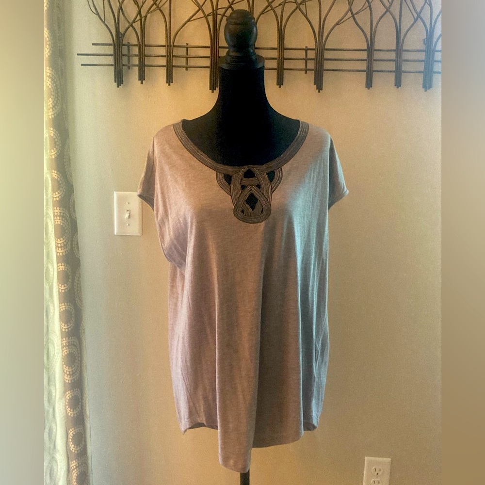 Amaryllis Short Sleeved T-shirt with detailed neckline. Size Large. Grey
